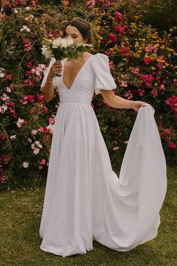Vestido de novia largo con escote en V profundo y mangas abullonadas con espalda abierta